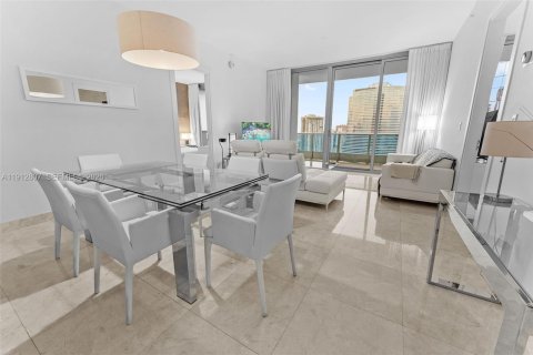 Condo in Miami, Florida, 2 bedrooms № 2082355 - photo 3