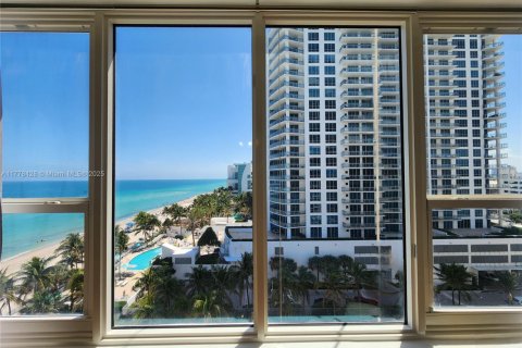 Condominio en alquiler en Hollywood, Florida, 2 dormitorios, 123.56 m2 № 1623414 - foto 20