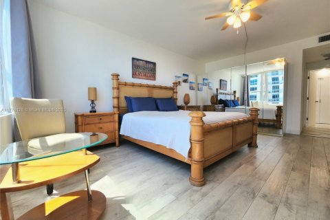 Condominio en alquiler en Hollywood, Florida, 2 dormitorios, 123.56 m2 № 1623414 - foto 22