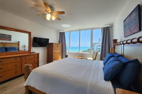 Condominio en alquiler en Hollywood, Florida, 2 dormitorios, 123.56 m2 № 1623414 - foto 21