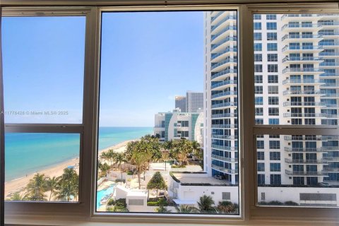 Condominio en alquiler en Hollywood, Florida, 2 dormitorios, 123.56 m2 № 1623414 - foto 11