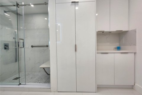 Condominio en alquiler en Hollywood, Florida, 2 dormitorios, 123.56 m2 № 1623414 - foto 25