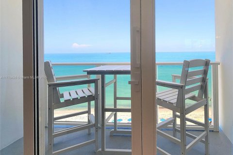 Condominio en alquiler en Hollywood, Florida, 2 dormitorios, 123.56 m2 № 1623414 - foto 18