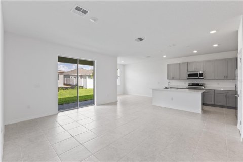 House in Haines City, Florida 3 bedrooms, 154.4 sq.m. № 2202733 - photo 6
