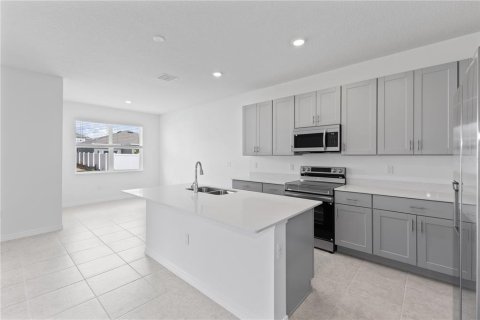 House in Haines City, Florida 3 bedrooms, 154.4 sq.m. № 2202733 - photo 5