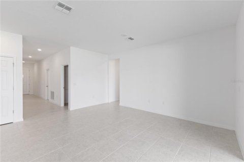 House in Haines City, Florida 3 bedrooms, 154.4 sq.m. № 2202733 - photo 8