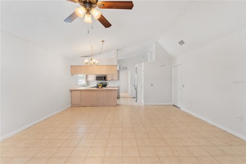 Villa ou maison à vendre à Zephyrhills, Floride: 3 chambres, 122.63 m2 № 2142161 - photo 5