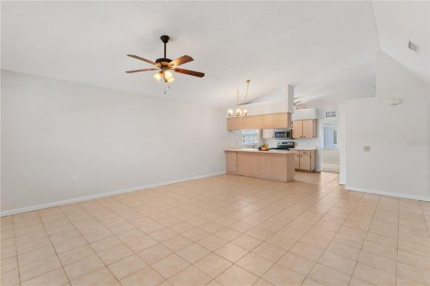 Villa ou maison à vendre à Zephyrhills, Floride: 3 chambres, 122.63 m2 № 2142161 - photo 4
