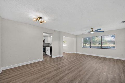 Villa ou maison à vendre à Orlando, Floride: 4 chambres, 134.34 m2 № 2435212 - photo 3