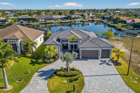 Villa ou maison à Cape Coral, Floride 3 chambres, 204.38 m2 № 2110864