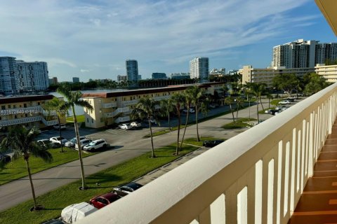 Condominio en venta en Aventura, Florida, 1 dormitorio, 71.35 m2 № 1748598 - foto 16