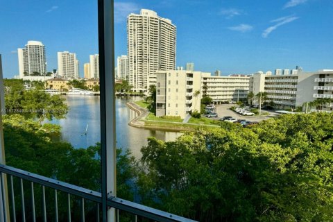 Condominio en venta en Aventura, Florida, 1 dormitorio, 71.35 m2 № 1748598 - foto 3
