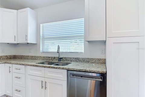 Villa ou maison à vendre à Port Charlotte, Floride: 3 chambres, 139.54 m2 № 2398570 - photo 8