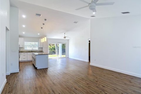 Villa ou maison à vendre à Port Charlotte, Floride: 3 chambres, 139.54 m2 № 2398570 - photo 3