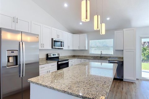 Villa ou maison à vendre à Port Charlotte, Floride: 3 chambres, 139.54 m2 № 2398570 - photo 5