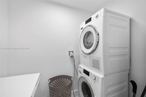 Снять в аренду кондоминиум в Майами-Бич, Флорида 3 спальни, 191.38м2, № 2242995 - фото 26