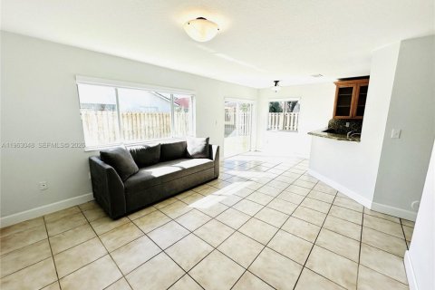 Снять в аренду виллу или дом в Майами, Флорида 3 спальни, 141.95м2, № 2026415 - фото 17