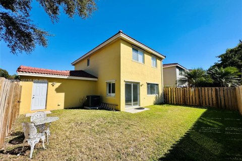 Снять в аренду виллу или дом в Майами, Флорида 3 спальни, 141.95м2, № 2026415 - фото 3