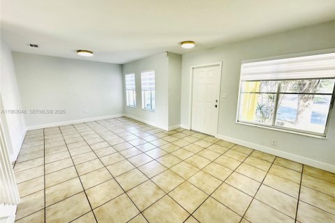 Снять в аренду виллу или дом в Майами, Флорида 3 спальни, 141.95м2, № 2026415 - фото 8