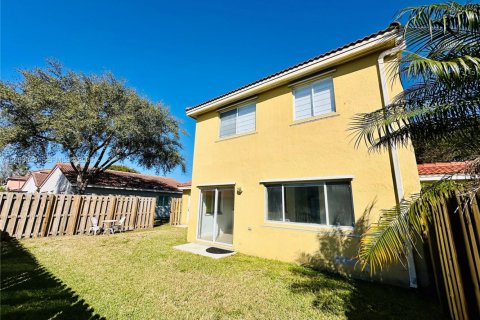 Снять в аренду виллу или дом в Майами, Флорида 3 спальни, 141.95м2, № 2026415 - фото 4