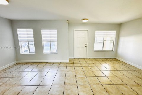 Снять в аренду виллу или дом в Майами, Флорида 3 спальни, 141.95м2, № 2026415 - фото 9