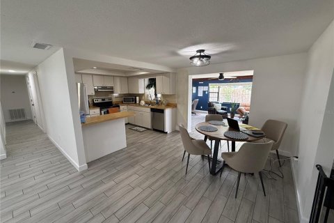 Villa ou maison à louer à Sarasota, Floride: 3 chambres, 153.1 m2 № 2356234 - photo 4