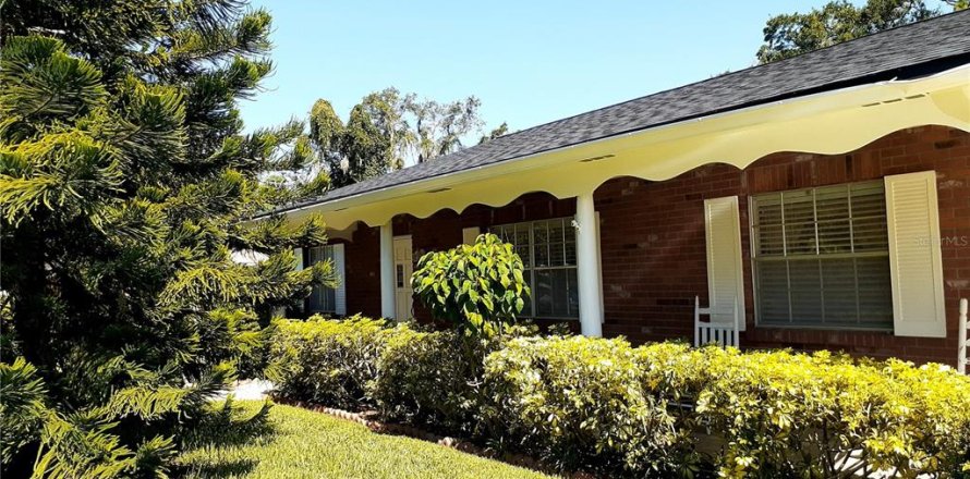 House in Tampa, Florida 3 bedrooms, 149.94 sq.m. № 1876326