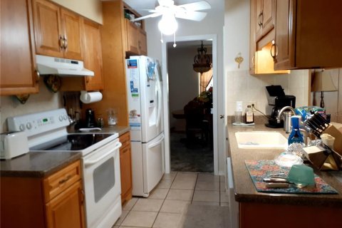House in Tampa, Florida 3 bedrooms, 149.94 sq.m. № 1876326 - photo 11