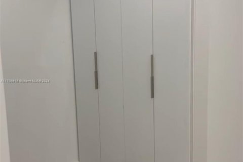 Appartement à louer à Miami, Floride: 1 chambre, 376.07 m2 № 1934326 - photo 8