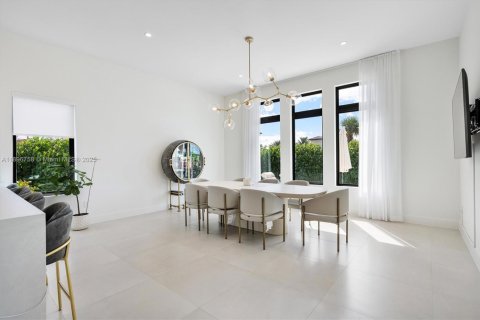 House in Hollywood, Florida 4 bedrooms, 288 sq.m. № 2016803 - photo 11