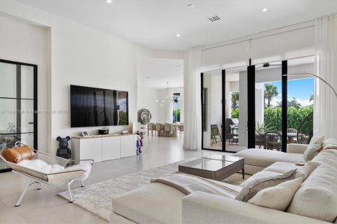 House in Hollywood, Florida 4 bedrooms, 288 sq.m. № 2016803 - photo 8