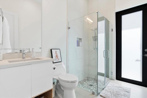 House in Hollywood, Florida 4 bedrooms, 288 sq.m. № 2016803 - photo 15