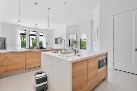 House in Hollywood, Florida 4 bedrooms, 288 sq.m. № 2016803 - photo 23