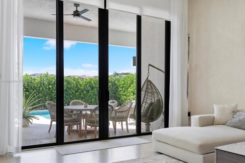 House in Hollywood, Florida 4 bedrooms, 288 sq.m. № 2016803 - photo 10