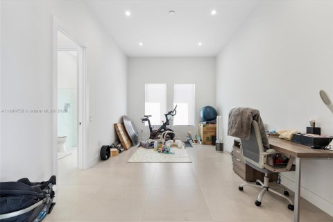 House in Hollywood, Florida 4 bedrooms, 288 sq.m. № 2016803 - photo 14