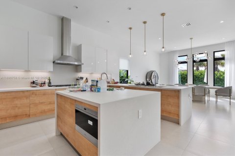 House in Hollywood, Florida 4 bedrooms, 288 sq.m. № 2016803 - photo 24