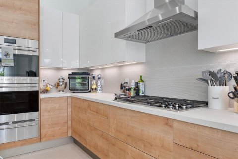 House in Hollywood, Florida 4 bedrooms, 288 sq.m. № 2016803 - photo 22