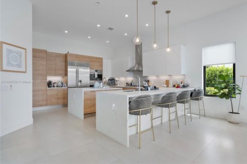 House in Hollywood, Florida 4 bedrooms, 288 sq.m. № 2016803 - photo 19