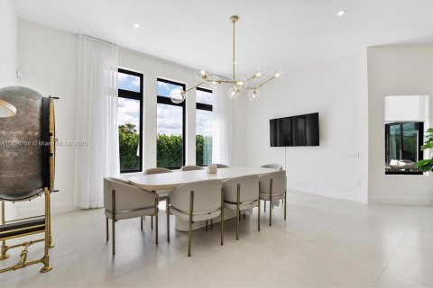 House in Hollywood, Florida 4 bedrooms, 288 sq.m. № 2016803 - photo 13