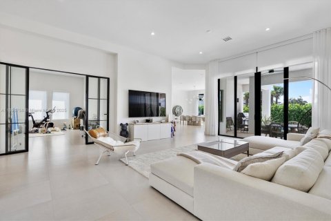 House in Hollywood, Florida 4 bedrooms, 288 sq.m. № 2016803 - photo 7