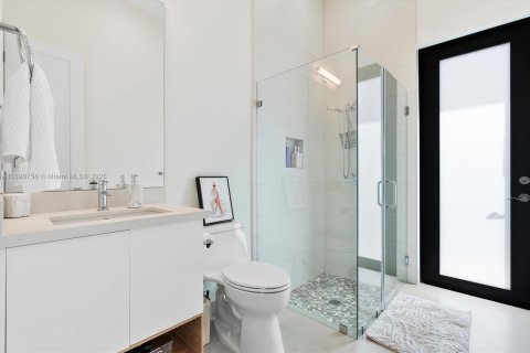 House in Hollywood, Florida 4 bedrooms, 288 sq.m. № 2016803 - photo 16