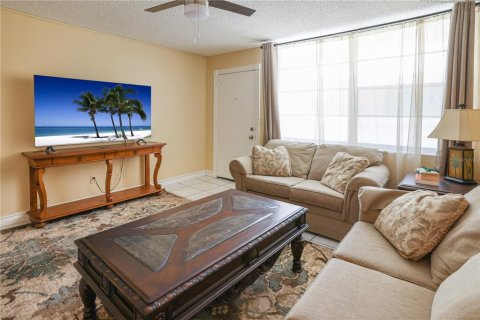 Condo in South Pasadena, Florida, 1 bedroom  № 1853493 - photo 7