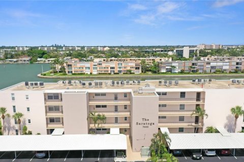 Condo in South Pasadena, Florida, 1 bedroom  № 1853493 - photo 1