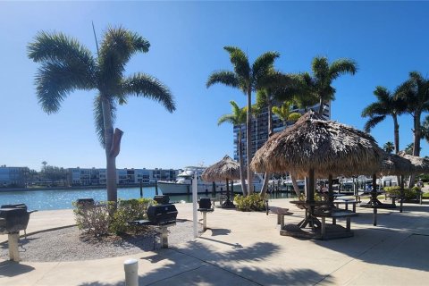Condo in South Pasadena, Florida, 1 bedroom  № 1853493 - photo 30