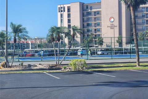 Condo in South Pasadena, Florida, 1 bedroom  № 1853493 - photo 27