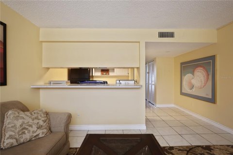 Condo in South Pasadena, Florida, 1 bedroom  № 1853493 - photo 16