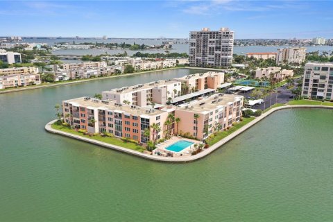 Condo in South Pasadena, Florida, 1 bedroom  № 1853493 - photo 2