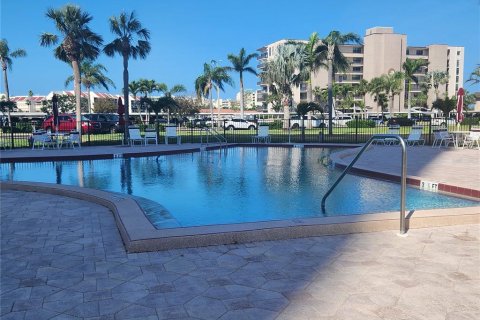 Condo in South Pasadena, Florida, 1 bedroom  № 1853493 - photo 25