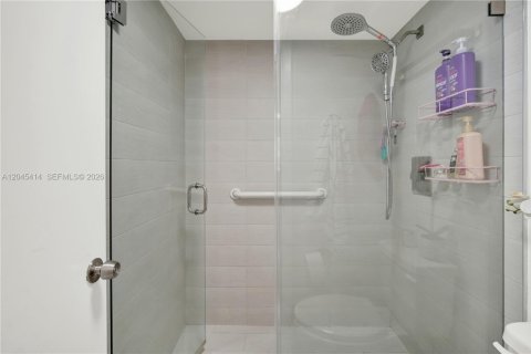 Condo in Miami, Florida, 2 bedrooms № 2260739 - photo 23