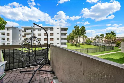 Condo in Miami, Florida, 2 bedrooms № 2260739 - photo 29